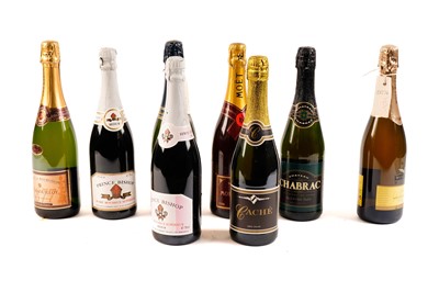 Lot 196 - A collection of champagne and sparkling wines