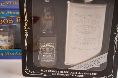 Lot 209 - A whisky miniature gift sets