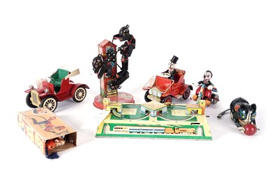 Lot 587 - Vintage tin plate toys