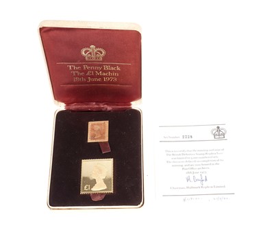 Lot 367 - The British Definitive Stamp Replica Issue 22ct yellow gold Penny Black and £1 Machin