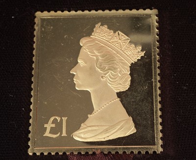 Lot 367 - The British Definitive Stamp Replica Issue 22ct yellow gold Penny Black and £1 Machin