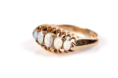 Lot 7 - An antique opal ring