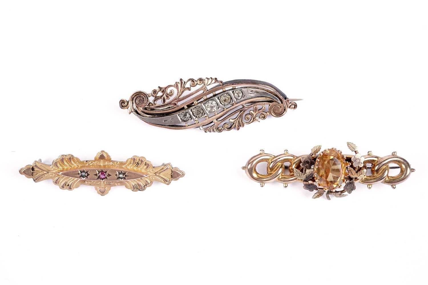 Lot 600 - Victorian and Edwardian bar brooches