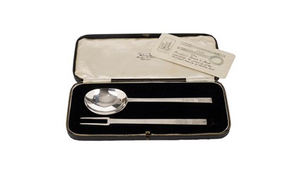 Lot 1583 - A George VI cased reproduction of 'The Manners spoon and fork'