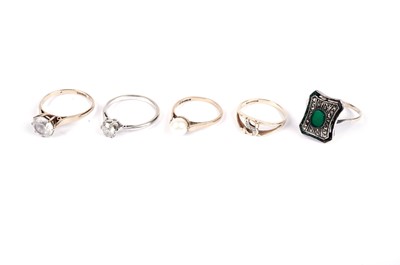 Lot 604 - Solitaire and dress rings