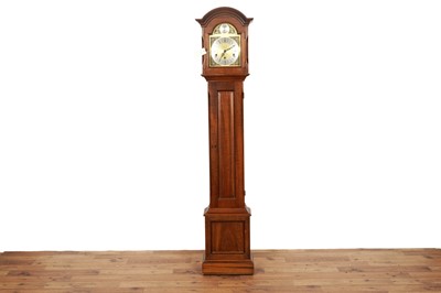 Lot 131 - An early 20th Century German oak grandmother clock