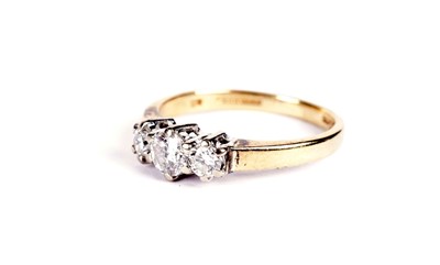 Lot 508 - A three stone diamond ring