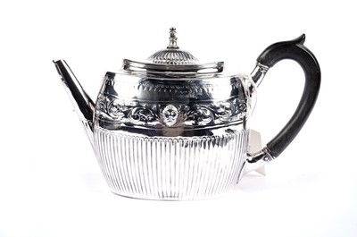 Lot 769 - A Victorian silver tea pot