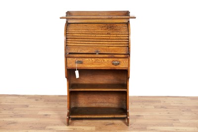 Lot 62 - An early 20th Century oak roll top bureau