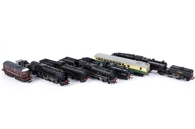 Lot 294 - A Mainline 00-gauge locomotive, tenders and other models