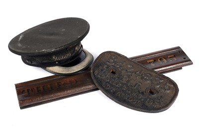 Lot 306 - A selection of railway accessories