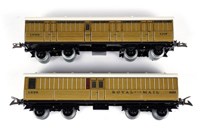 Lot 307 - Two Middleton Australia 0-gauge carriages