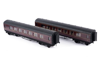 Lot 315 - Two 0-gauge passenger carriages