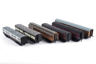 Lot 321 - Six 0-gauge carriages