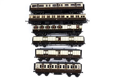 Lot 323 - Six 0-gauge carriages