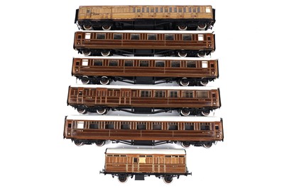 Lot 324 - Six 0-gauge passenger carriages