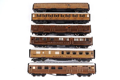 Lot 325 - Six 0-gauge passenger carriages