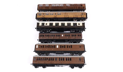 Lot 326 - Six 0-gauge passenger carriages