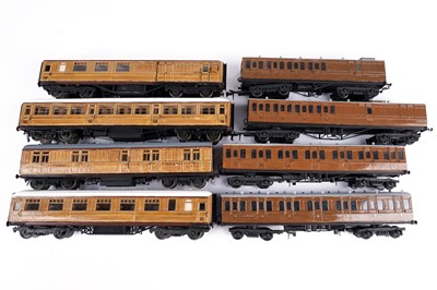 Lot 328 - Eight 0-gauge passenger carriages