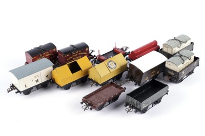 Lot 337 - Hornby 0-gauge freight stock