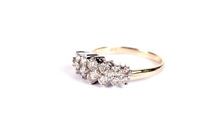Lot 517 - A diamond dress ring