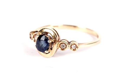 Lot 515 - A sapphire and diamond ring