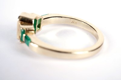 Lot 528 - An emerald five-stone ring