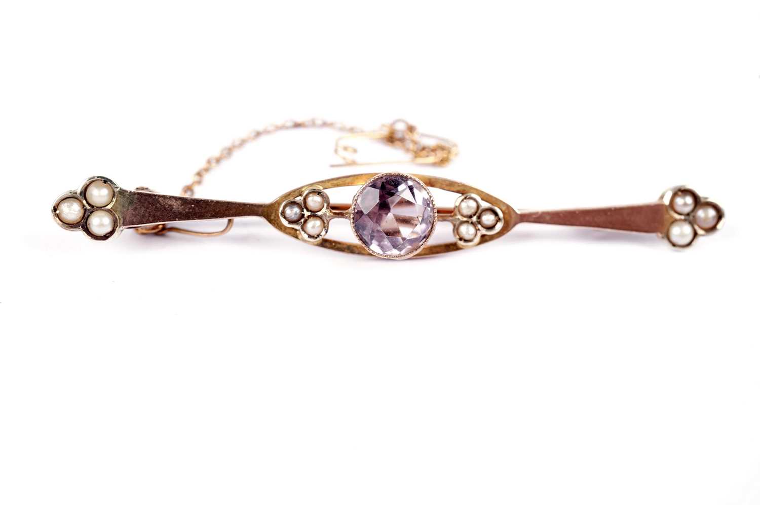 Lot 566 - An amethyst and seed pearl bar brooch