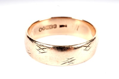 Lot 573 - Two 9ct yellow gold wedding bands; and a signet ring