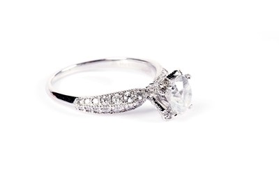 Lot 580 - A solitaire diamond ring