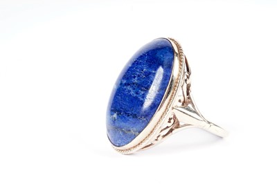 Lot 639 - A lapis lazuli dress ring