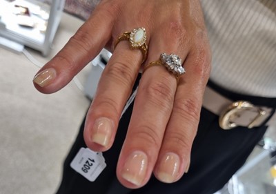 Lot 1209 - An Art Deco diamond dress ring