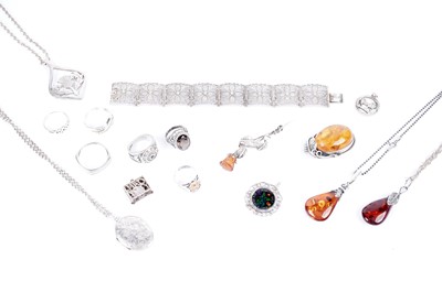 Lot 670 - A selection of silver and costume jewellery