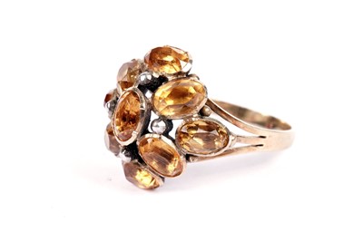 Lot 679 - A citrine dress ring