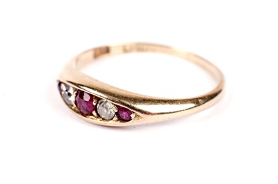 Lot 714 - A ruby and diamond ring