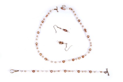 Lot 724 - A suite of pearl jewellery