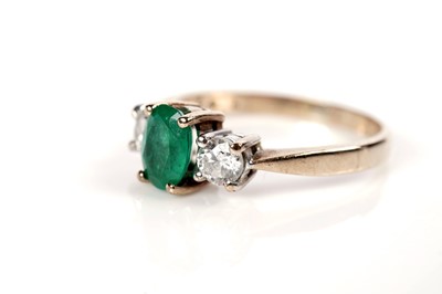 Lot 1074 - An emerald and diamond ring