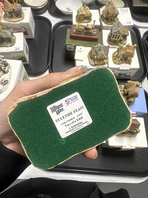 Lot 255 - A collection of Lilliput Lane models