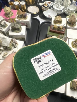 Lot 255 - A collection of Lilliput Lane models