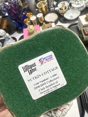 Lot 255 - A collection of Lilliput Lane models