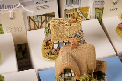 Lot 255 - A collection of Lilliput Lane models
