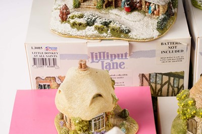 Lot 255 - A collection of Lilliput Lane models