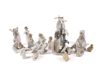 Lot 254 - A collection Lladro and Nao figures