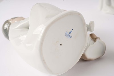 Lot 254 - A collection Lladro and Nao figures