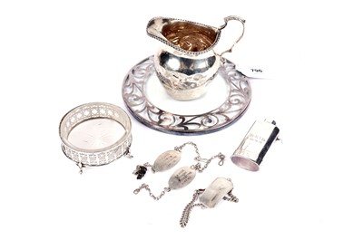 Lot 796 - A selection of silver collectibles