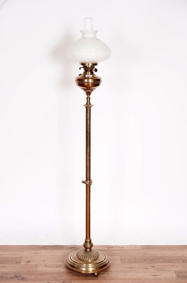 Lot 22 - An early 20th Century floor standing brass oil lamp