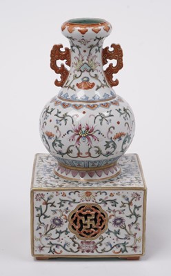 Lot 362 - A Chinese famille rose Imperial-style vase