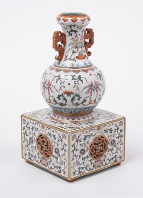 Lot 362 - A Chinese famille rose Imperial-style vase