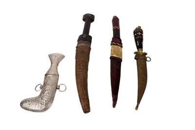 Lot 930 - A collection of Middle Eastern daggers