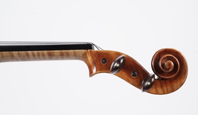 Lot 55 - A good quality modern Chinese made violin